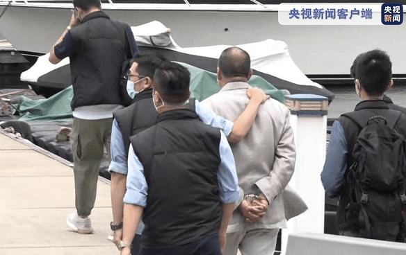 黎智英今日继续被香港警方押往西贡游艇会搜证调查