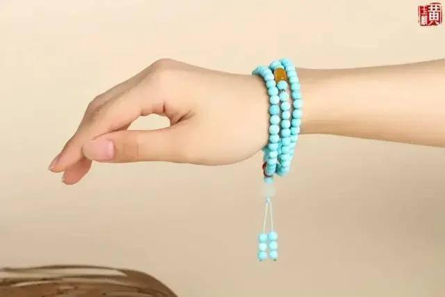 颜色|晒黑了怎么办？想要快速变白,这么戴珠宝就对了!