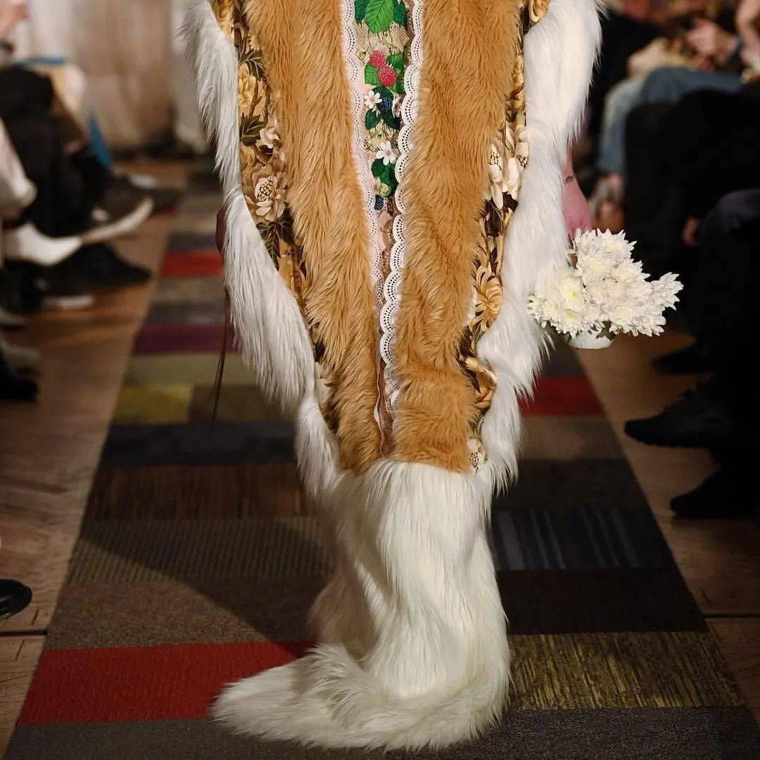 废物|鞋子变花篮，煎蛋做胸衣，他们把“废物”利用玩出了新花样，老改造届设计师了！