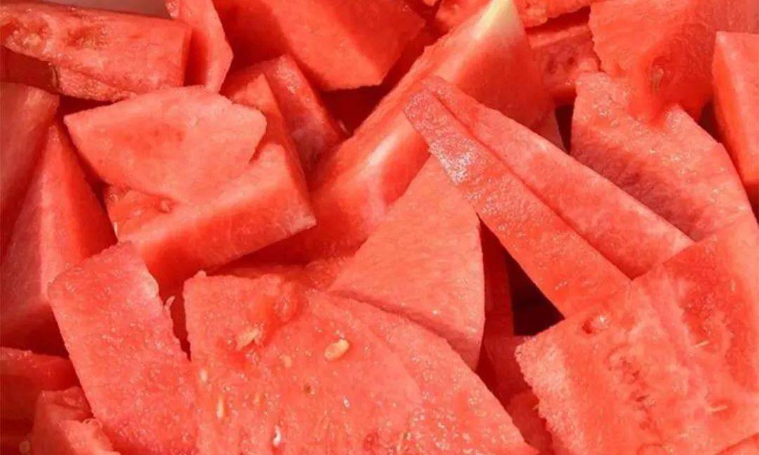 西瓜是低热量还是高热量 639e2d2179db43e4a3e4b982682b98b2.jpeg