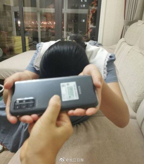 手机|正式复课前，这所中学举行一场手机交接仪式