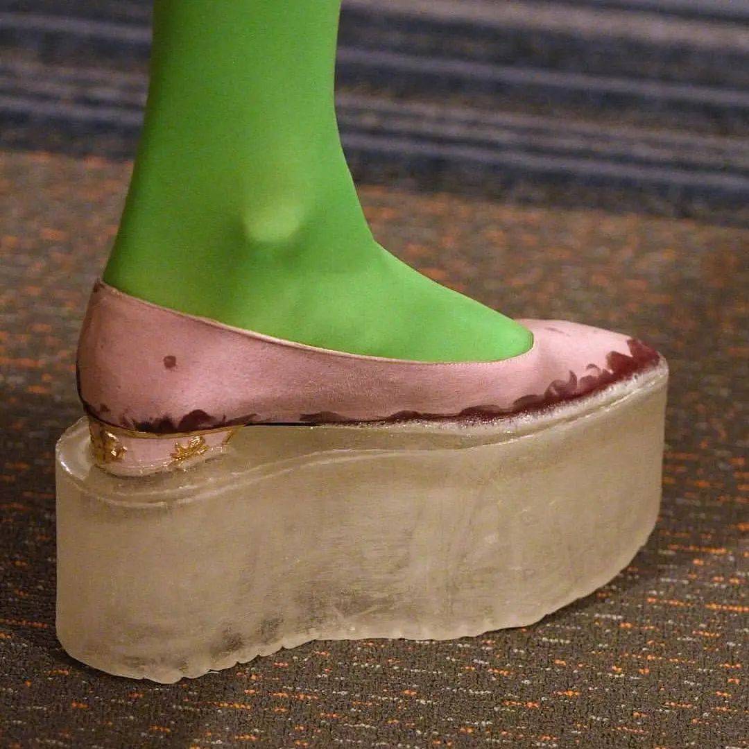 废物|鞋子变花篮，煎蛋做胸衣，他们把“废物”利用玩出了新花样，老改造届设计师了！