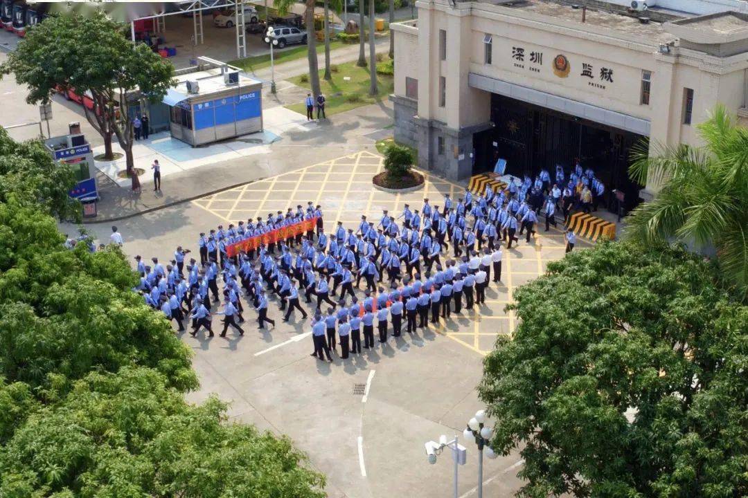 监狱警察有几种颜色