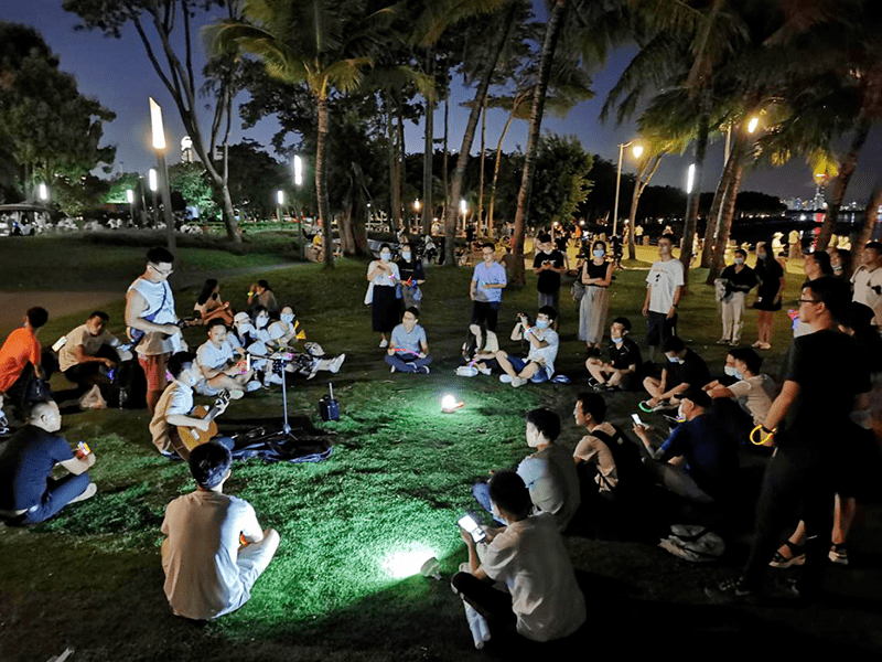 8月14日夜徒深圳湾,草地音乐派对,观赏夜景听潮汐玩自拍