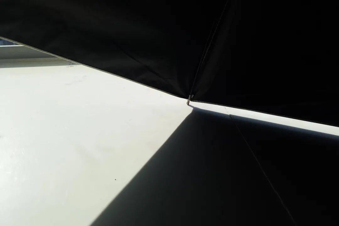 防晒霜|在剧里为了省钱大晒太阳的江疏影，生活中居然坐在车里打伞......