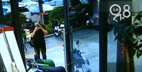 知己|杭州一男子为了红颜知己，拿把小刀凌晨偷偷干这事！