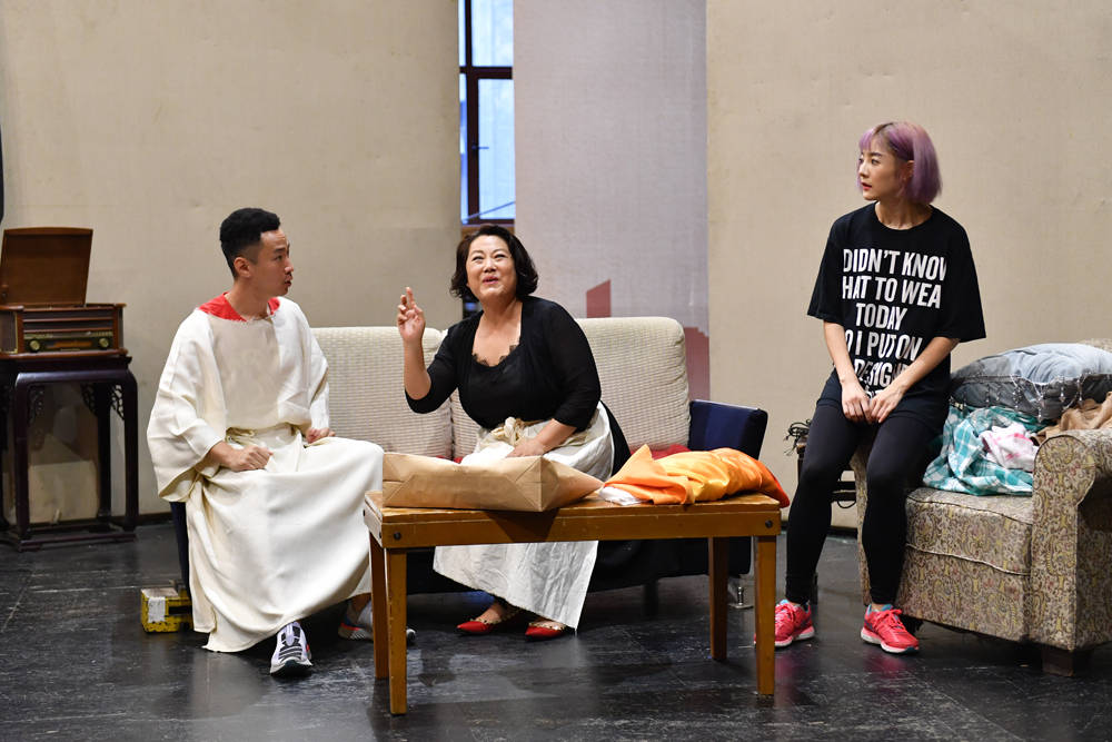 北京人艺|英达重回北京人艺执导话剧《阳光下的葡萄干》让观众乐开花