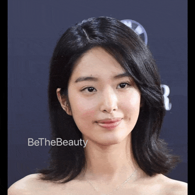 杨采钰vs钟楚曦:土糙女孩如何晋级风情美人?