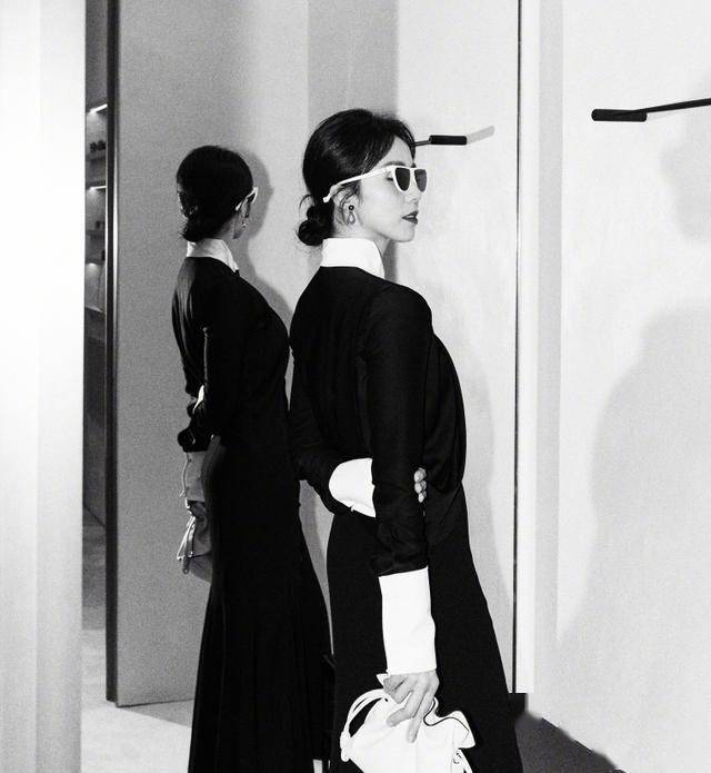 墨镜|孙莉深夜晒美照，戴墨镜穿扮优雅疑接代言，却被赞“多多好漂亮”