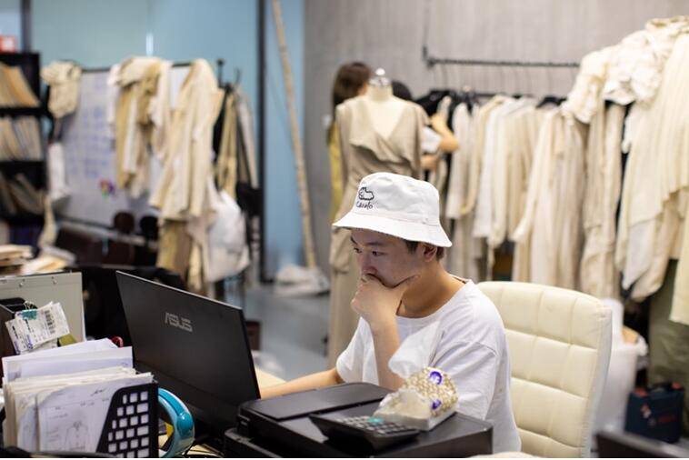 陈际州|淘宝上这名大学生火了：从世界名校退学回国，他把汉服卖到了海外