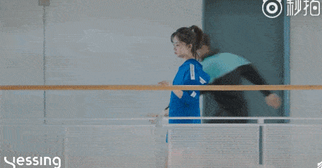 高中生|她30岁却比高中生还嫩！顺便收割了整个娱乐圈的帅弟弟