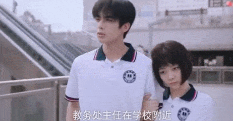 高中生|她30岁却比高中生还嫩！顺便收割了整个娱乐圈的帅弟弟