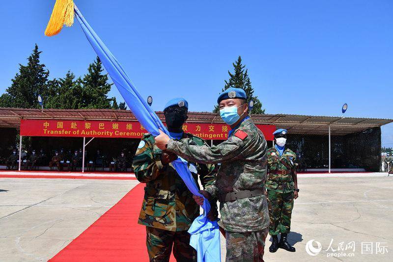 维和部队指挥权力交接仪式14日在黎南部辛尼亚村中国维和部队营区举行