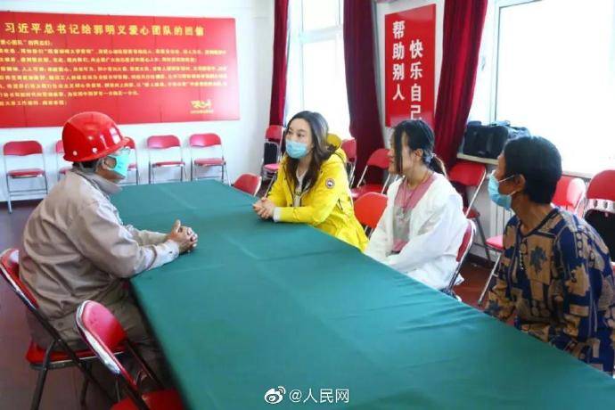 小秋|歪脸女孩手术后要回山里当老师