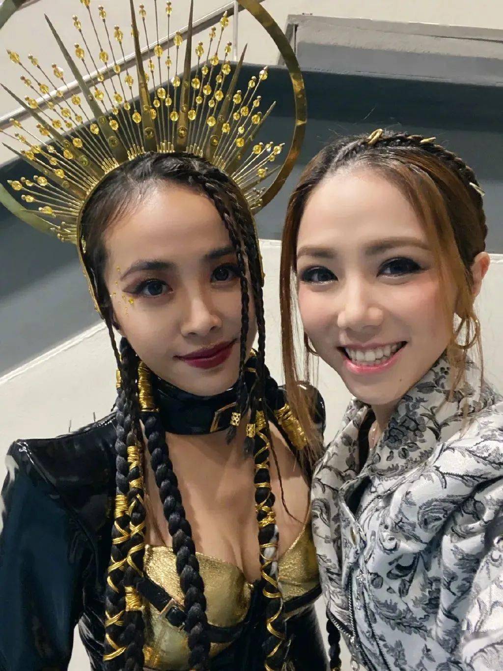 头发|你只看到了郑希怡的唱跳？她的小脏辫不值得出圈吗！