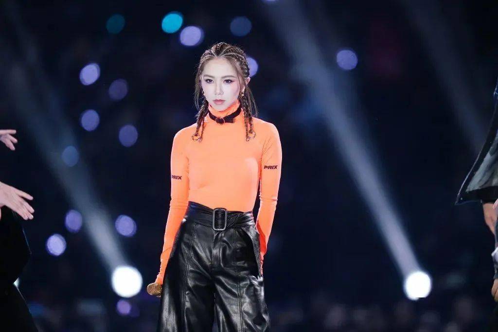 头发|你只看到了郑希怡的唱跳？她的小脏辫不值得出圈吗！