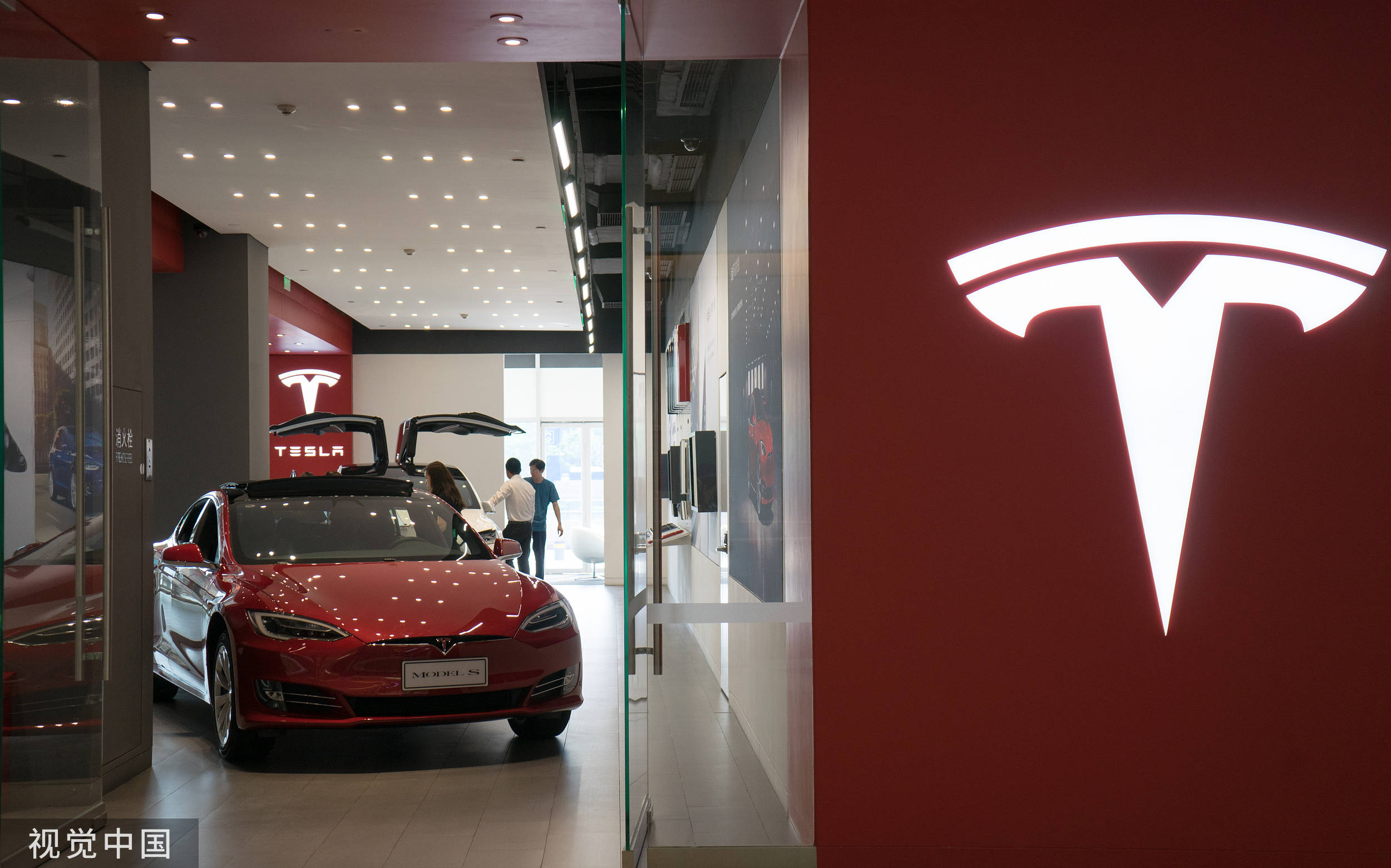 特斯拉|消费者报告 | 特斯拉“拒交门”湖北车主：每年送60000单快递攒出买车钱，实在不行将起诉特斯拉