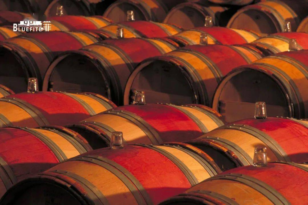 反应|蓝菲红酒小课堂︱开瓶后的红酒能放几天？