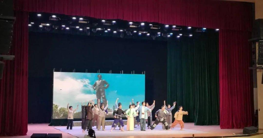 《彭湃烧田契》录制现场在现场,队员们都被剧团演员们的精彩演绎深深