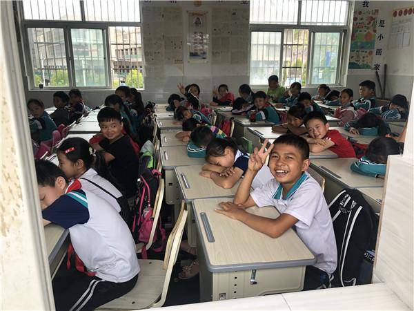 支起|支起一张干净平整的课桌