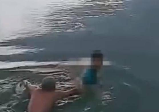 哈尔滨|小伙跳江轻生，哈尔滨7旬大爷两次施救后淡然离去