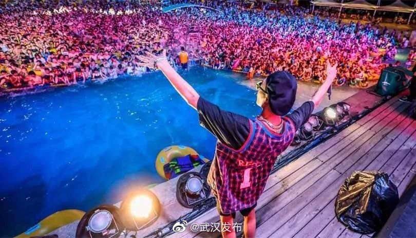 公园|外媒关注武汉水上音乐节，网友称应学习中国严格的防疫策略