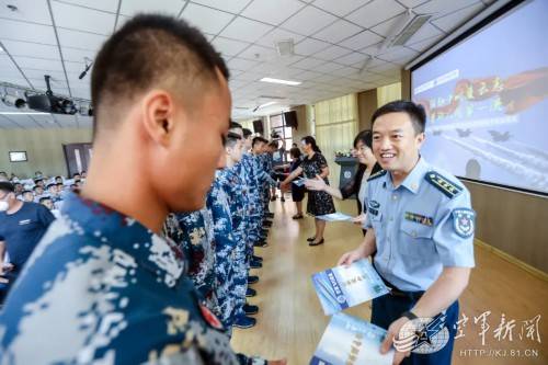 空军|这是什么神仙班啊，53名同学成为空军飞行学员！