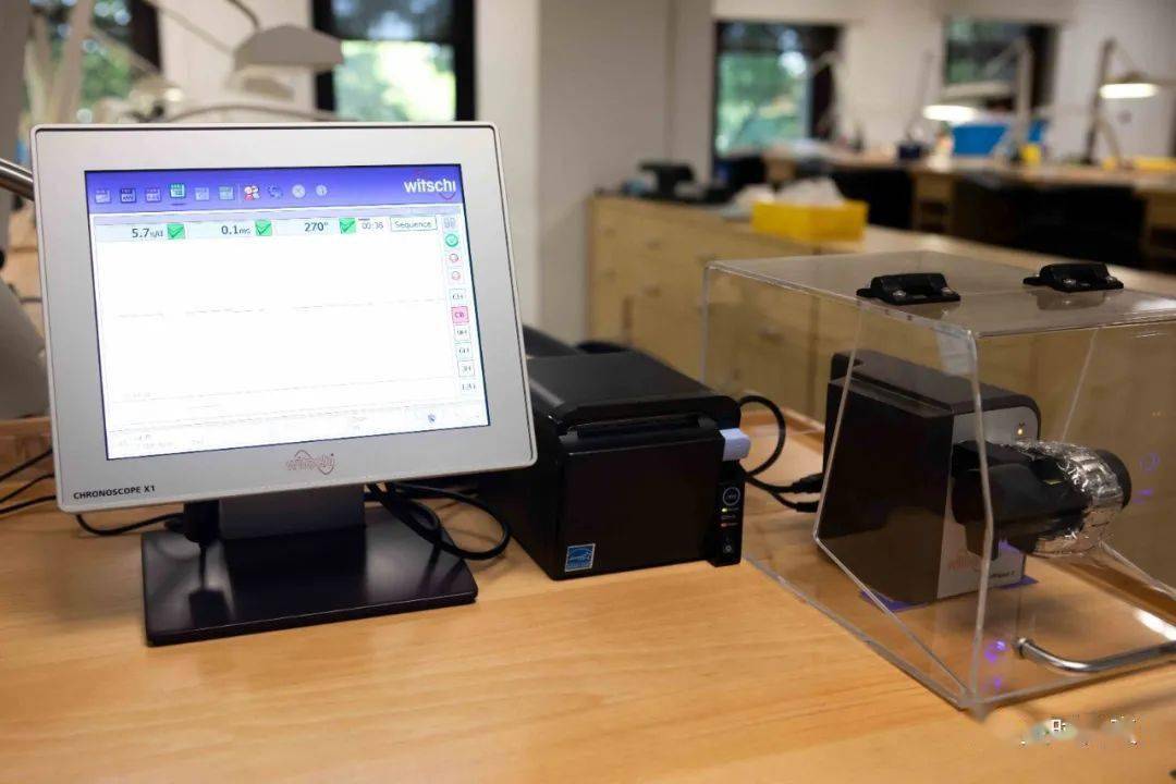 ��һ�¶����� | �߽�ʢʱ�ӱ�ά��ʦ���ں���Ƶ��