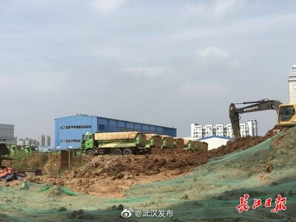 武汉|出门先“洗澡”上路先“减肥”，这个工地白天也能运渣土了