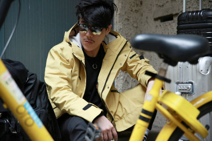 范景翔|范景翔接受直播挑战涨粉350万 戴墨镜“耍酷”背后故事让人动容