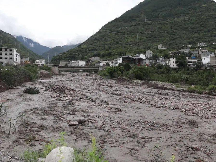 泸定沈村人口_泸定铁索桥图片