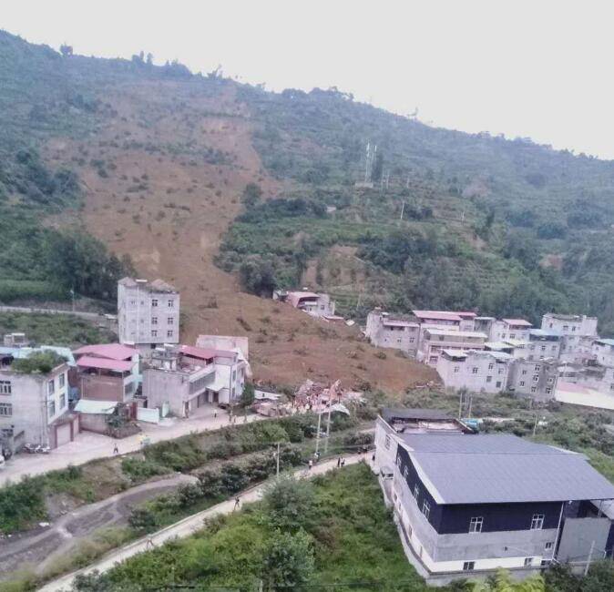 抢险|四川雅安市发生地灾滑坡，8人失联1人受伤