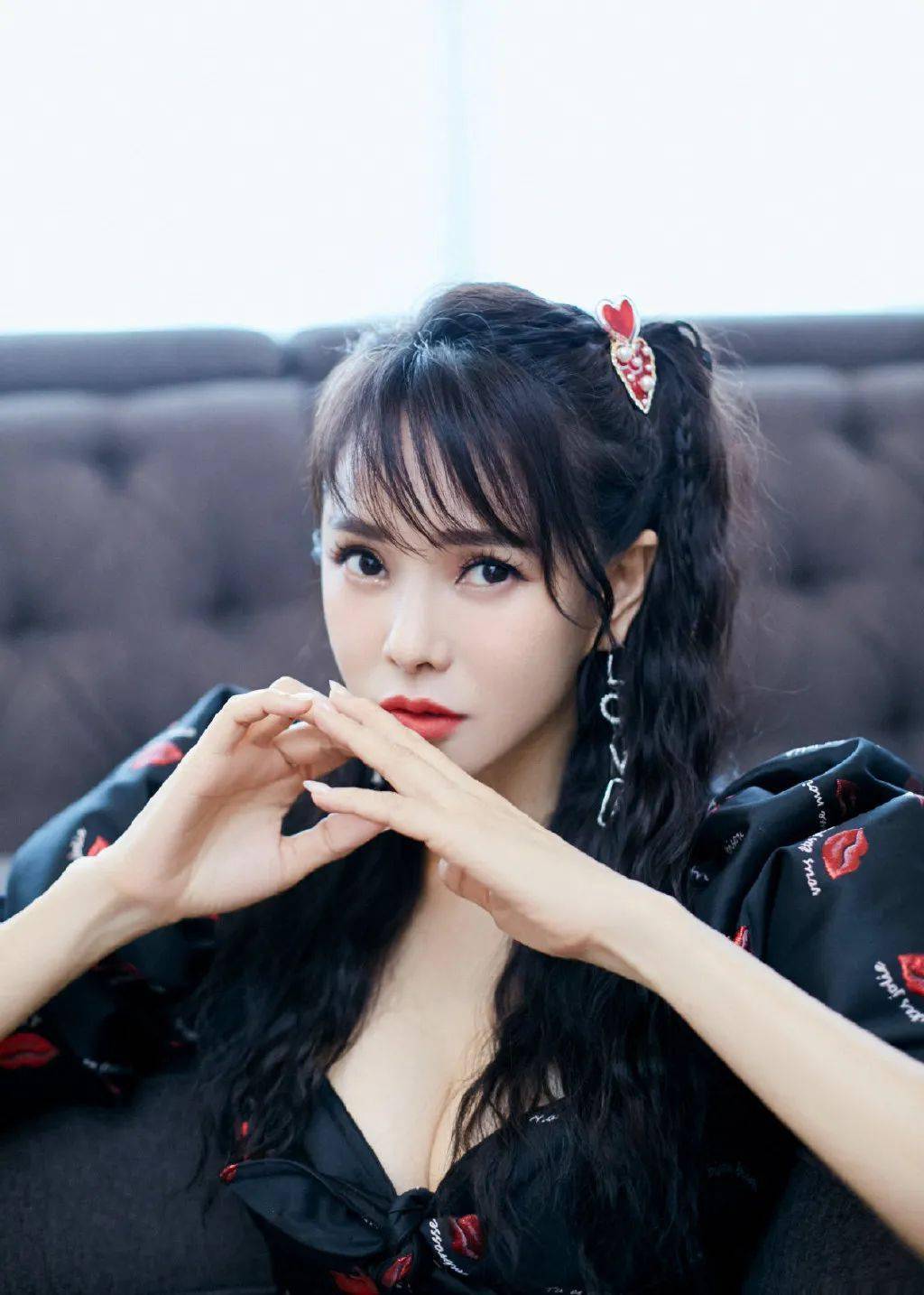 按摩|52岁的伊能静单看这眼神也就二十出头吧？