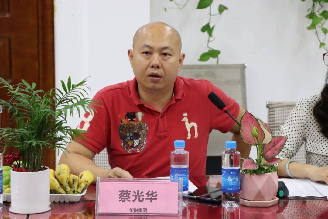 坪地商会监事长蔡光华坪地商会常务副会长倪瑞民表示,作为商会,要把