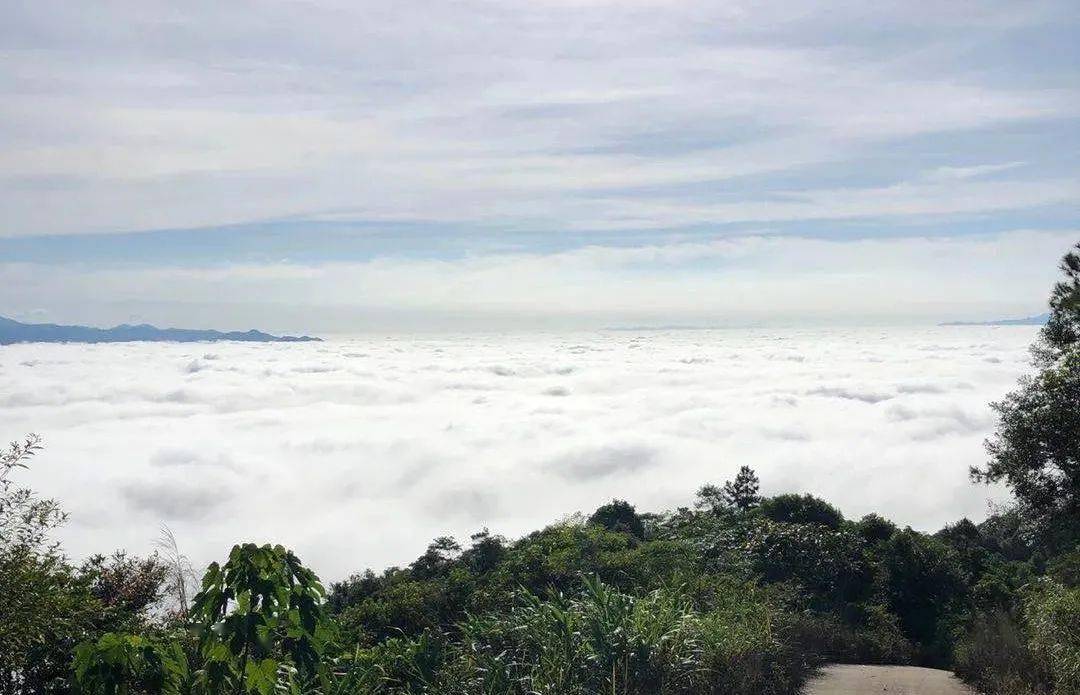 大美玉林美成仙境寒山岭朝霞与云海翻腾