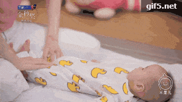 宝宝|试试这几组排气操宝宝总是莫名哭闹?可能是肠胀气