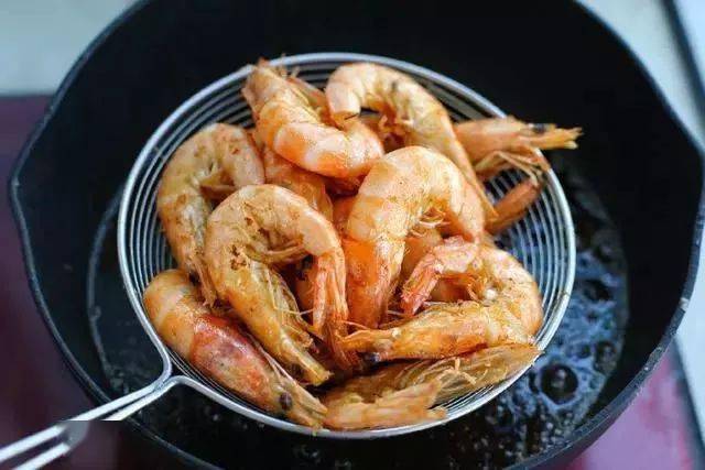 大虾|试试这个做法,连虾壳都吃的一干二净大虾别再油焖了