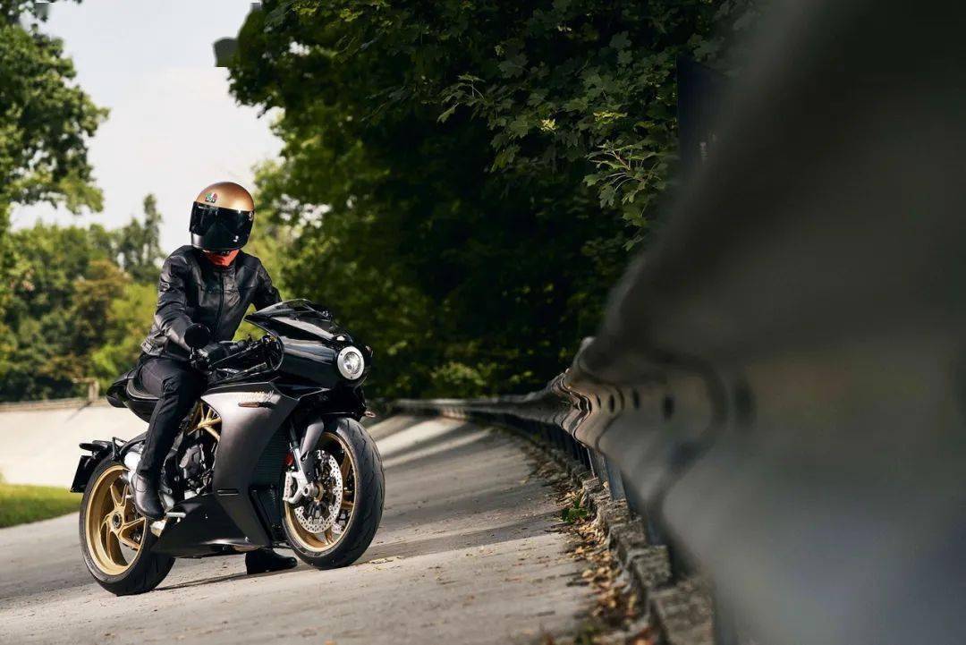 奥古斯塔mv800壁纸,奥古斯塔mv800高清壁纸 图集mv奥古斯塔superveloce800黑色版