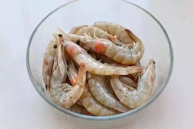 大虾|试试这个做法,连虾壳都吃的一干二净大虾别再油焖了
