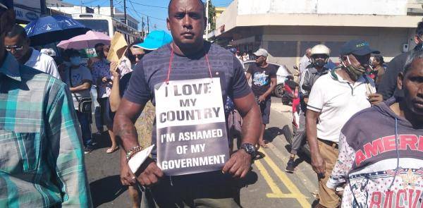 事故|不满政府对日本货船漏油事故的应对 毛里求斯民间人士状告两名部长