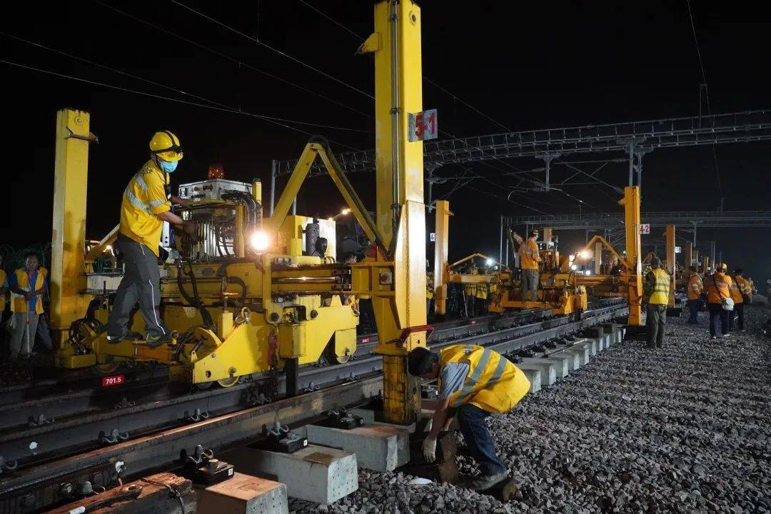 大机捣固设备介绍 ccf2ca8b75144a3e85b1d5823b67463e.jpeg