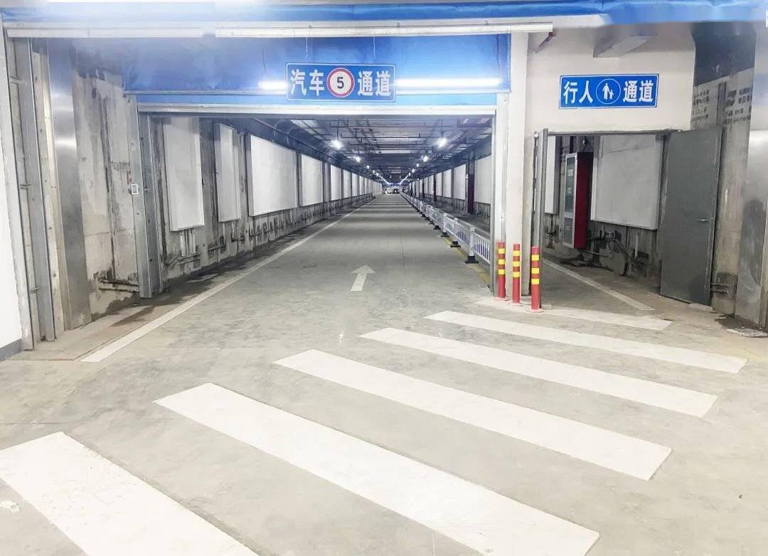 荷花池地下停车场与苏北医院的地下通道正式投用!