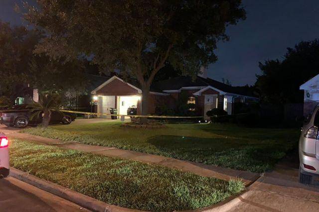 喜剧变悲剧：美国婚礼现场新郎遭枪击，新娘拒