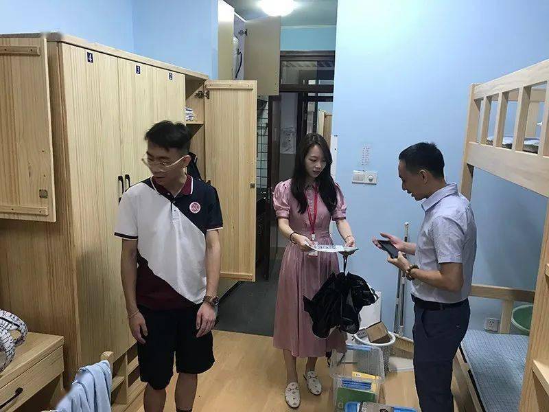 为做好疫情防控工作,筑好健康这道防线,光华剑桥提前对学生宿舍及教室