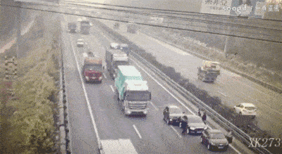 正阳224省道上,交警查获一辆行走的