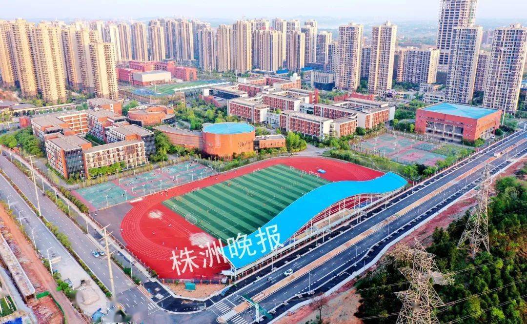 株洲市二中(甘泉 摄)劳动纳入必修课,占6个学分《方案》明确了综合