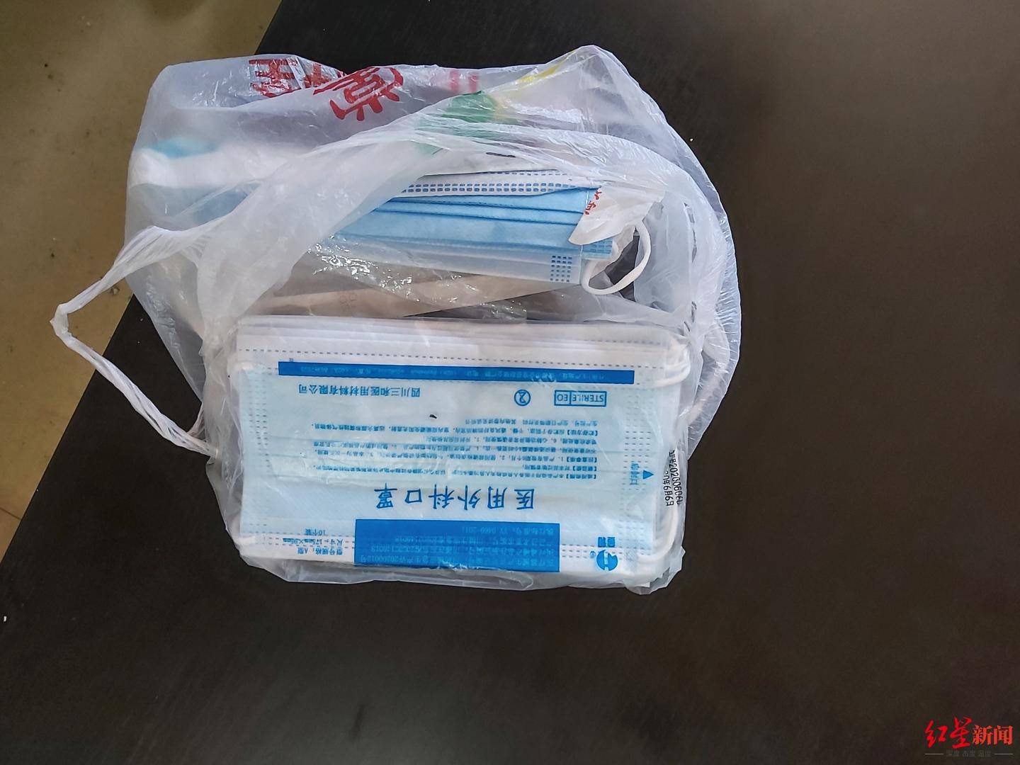 乘客|因自掏腰包为乘客买口罩而走红，公交司机很意外：其实我做这事近半年了