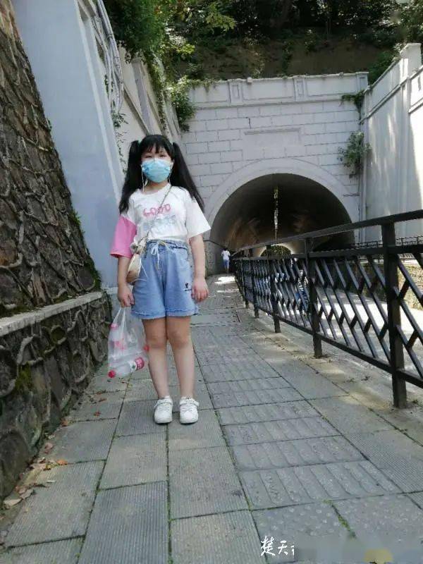 女士|10岁女孩外出见闺蜜未归，还拉黑家人微信