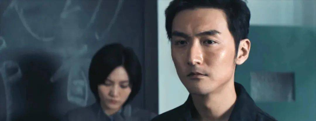 《非常目击》影评：8.9跌到6.2，被寄予厚望的「国产爆款」拍砸了