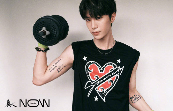 少年|范丞丞自在悠闲的生活调调 清新少年感扑面而来